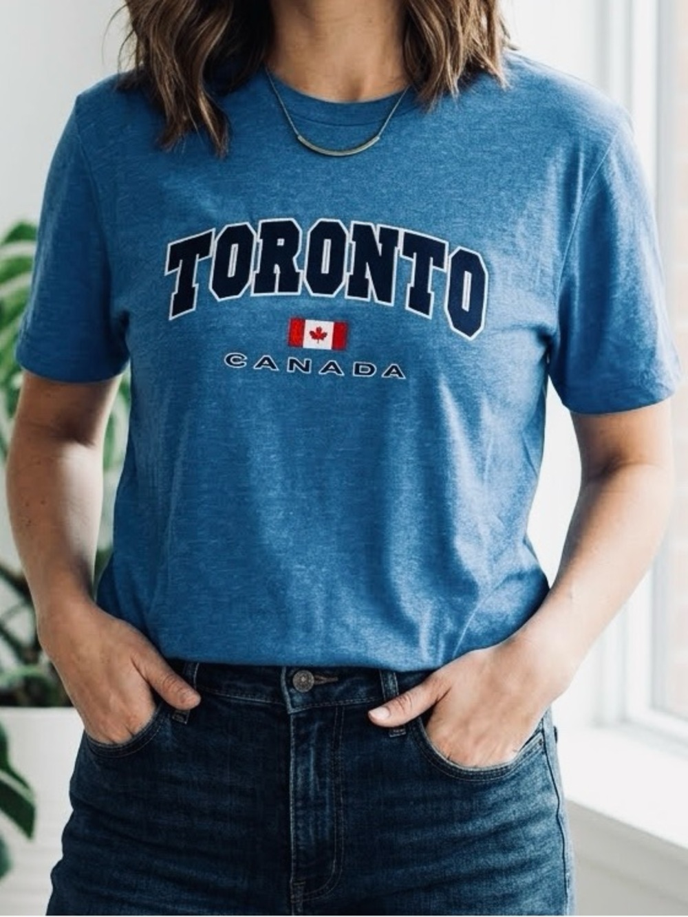 Toronto Canada T-shirt NWOT Varsity Graphic Tee large casual travel vacation
